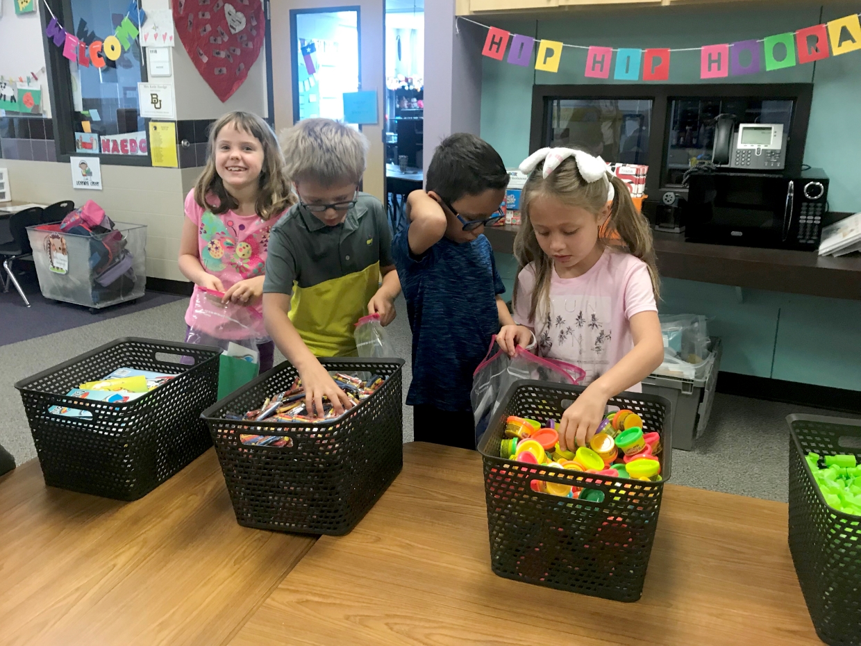 River Ridge Elementary community comes together for service project