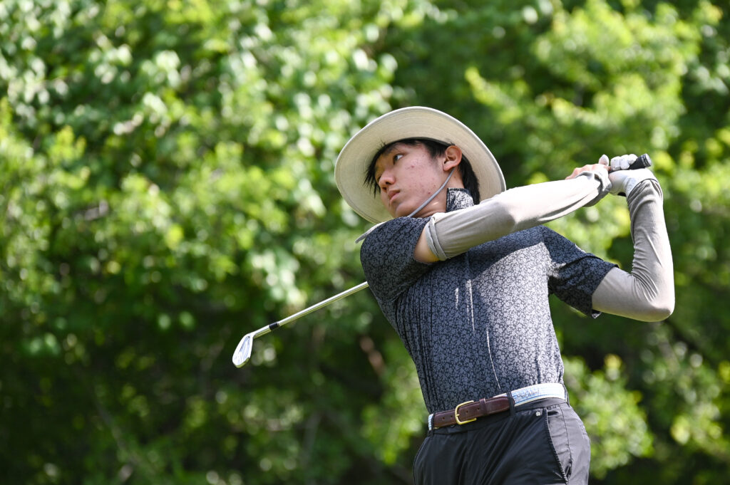 LISD Golfer Jonathan Kim mid-swing
